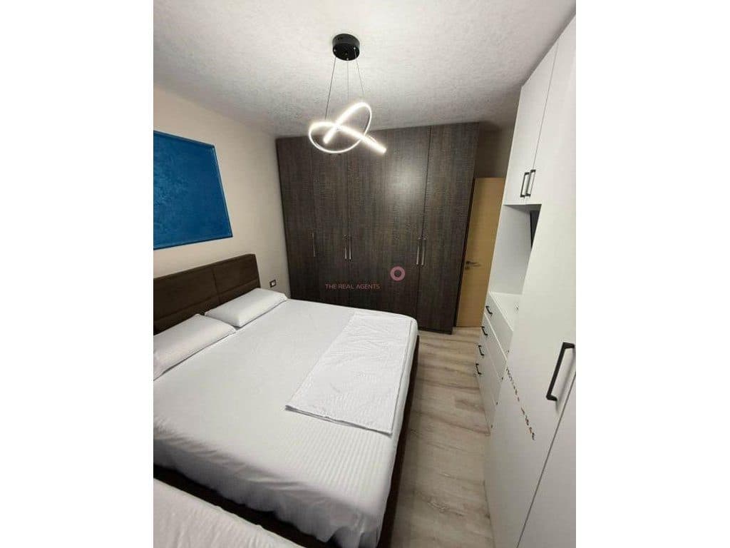 Jepet me Qira Apartament 1+1 me Verandë – Medrese!! 2