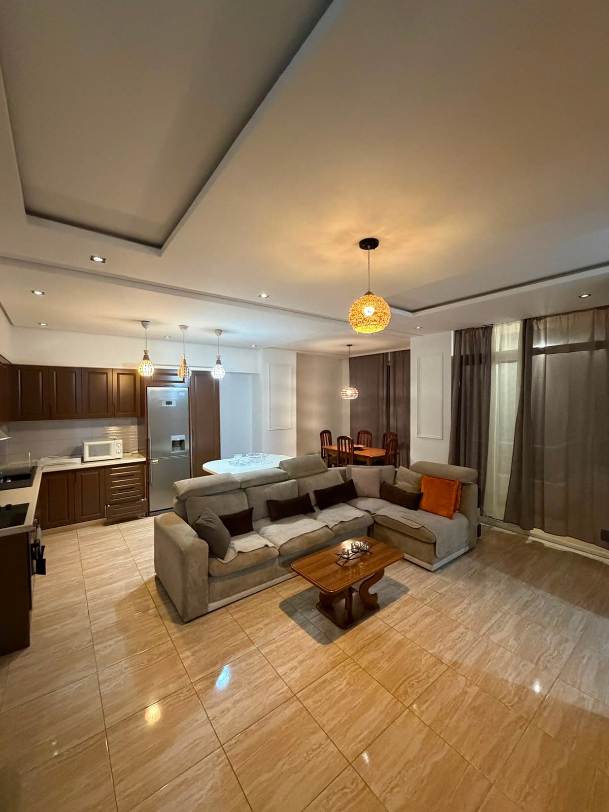 Disponojme Apartament 2+1+2 talete + 2 ballkone me qira – Astir !