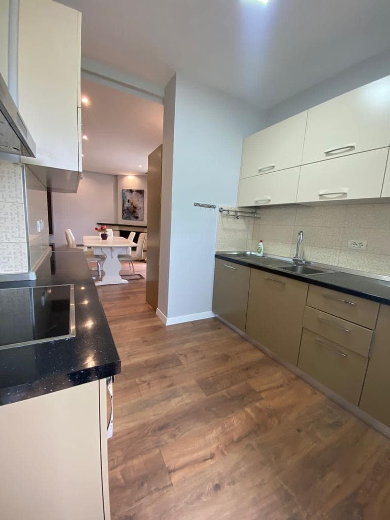 Jepet Apartament Luksoz me Qira – tek Ish Ekspozita! 4