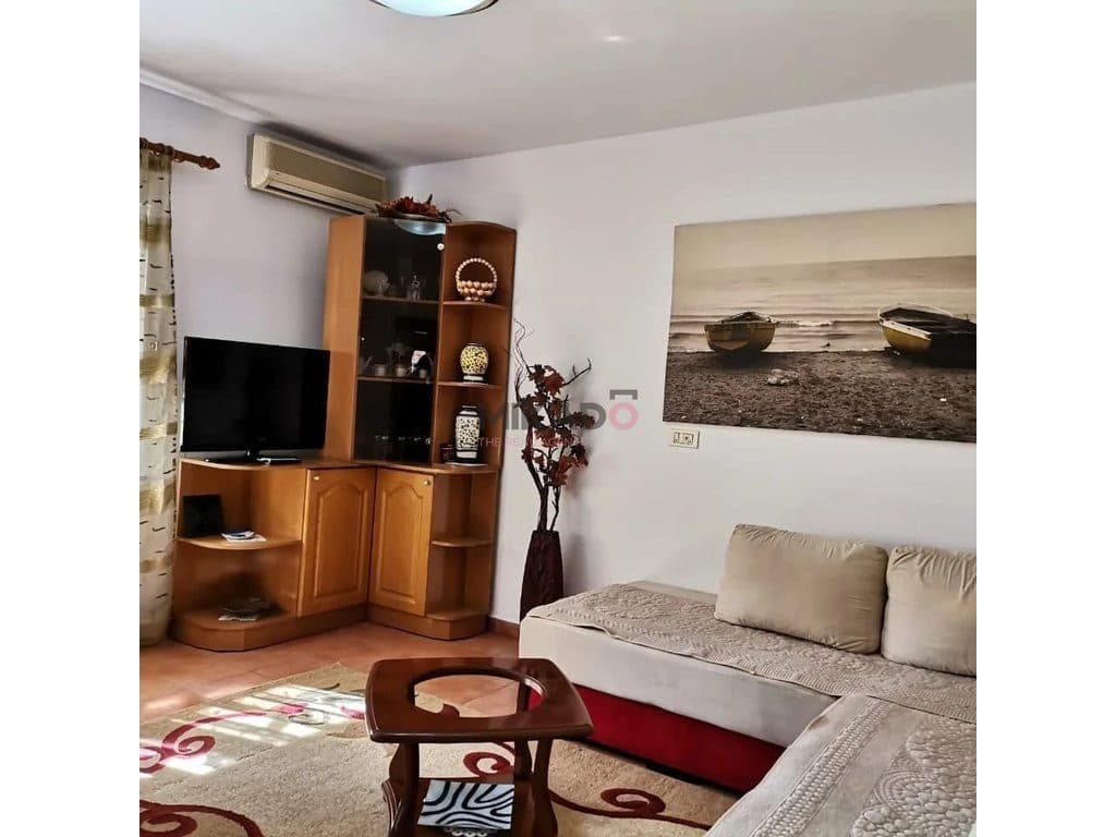 Jepet me Qira Apartament 2+1 – Pranë Gjimnazit “Ismail Qemali”!