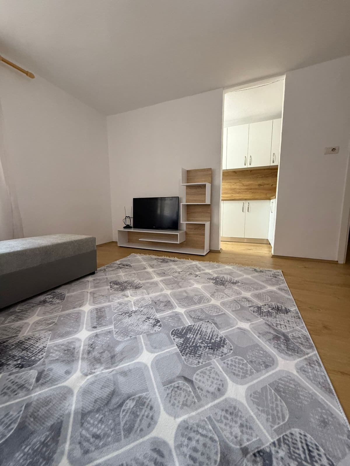 Apartament 1+1 me qira – Rruga Bardhyl ! 4