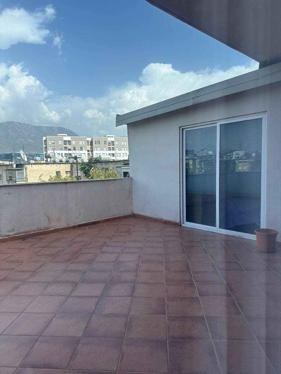 Apartament 2+1 per shitje tek Materniteti i Ri 4