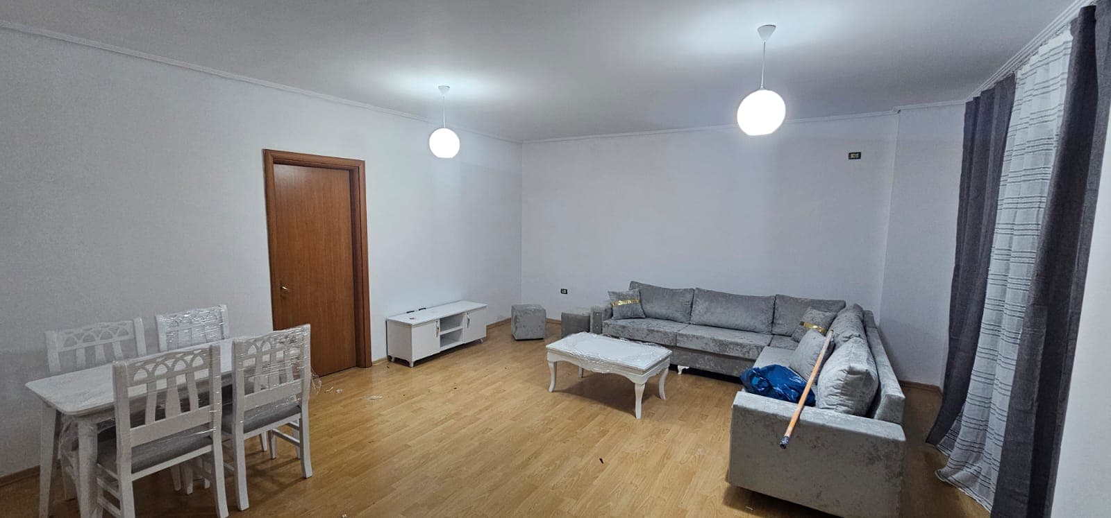 Apartament 2+1+2 me qira – Yzberisht, përballë Grand Gallery !