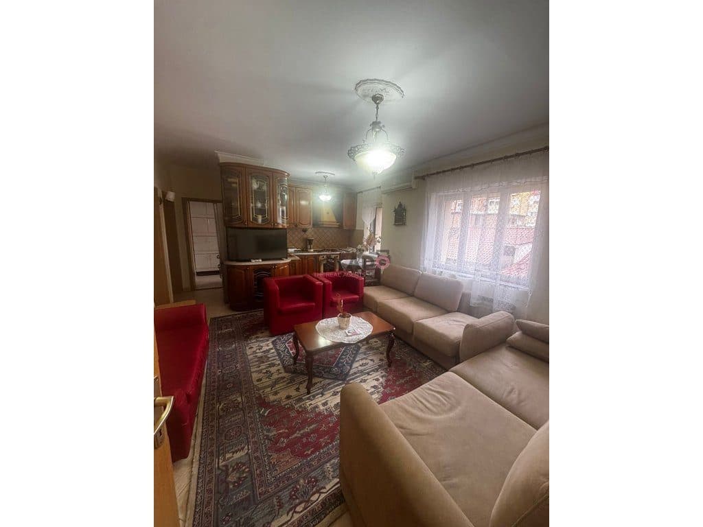 Jepet me Qira Apartament 3+2+1 📍 Pranë Shkollës “Petro Nini Luarasi” ! 2
