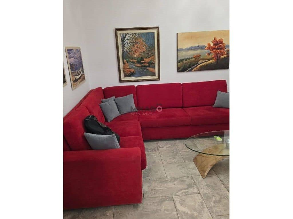 Jepet me Qira Apartament 2+1 – Përballë Medresesë ! 2