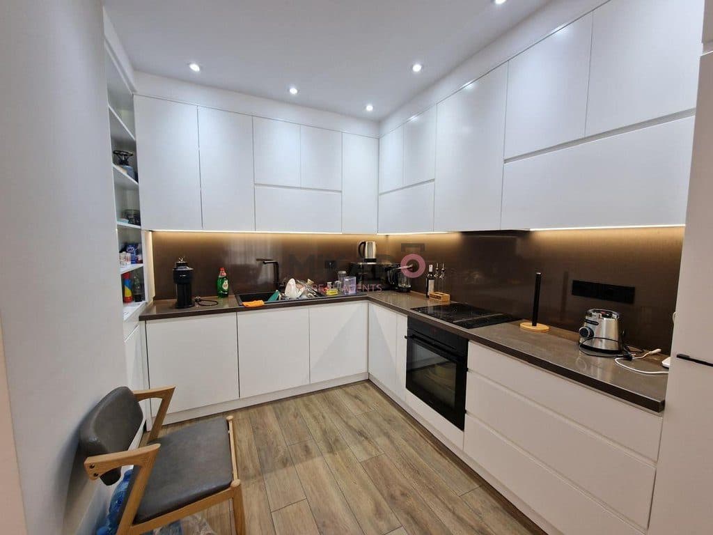Shitet Apartament 3+1+2 + 2 Poste Parkimi - Kompleksi Turdiu ( Ish fusha e aviacionit ) 2
