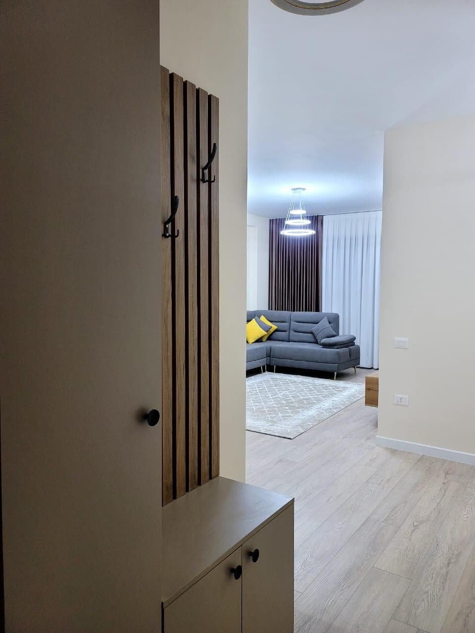Jepet me Qira Apartament 2+1 tek Liqeni i Thate ! 2