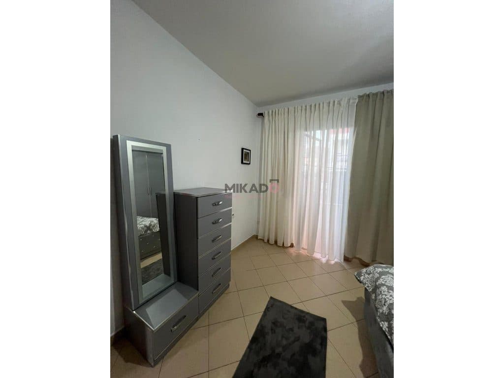 Jepet Apartament me Qira 1+1 - Rruga 5 Maji ! 3