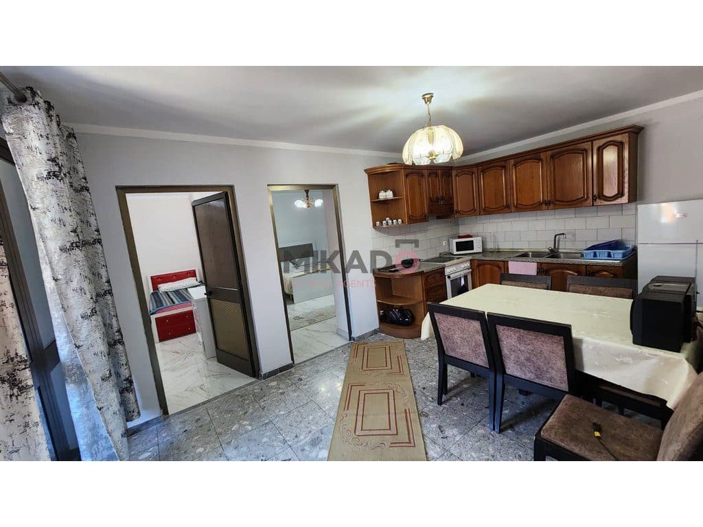 Apartament 2+1+2 me qira – Rruga Fortuzi - 5 minuta larg qendrës së Tiranës ! 2