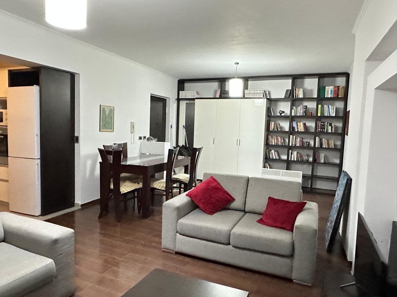 Apartament 2+1+2 + 1 ballkon me qira – Rruga e Elbasanit !