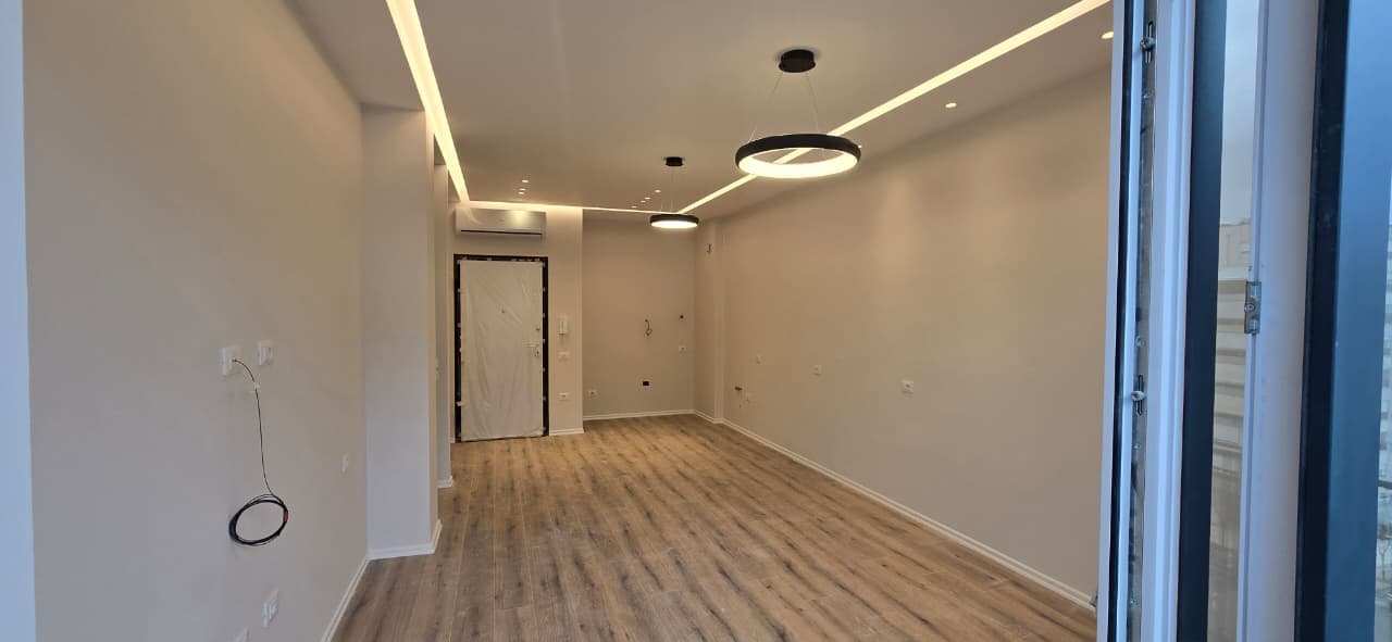 🏢 Jepet me Qira Apartament 1+1 për Zyra – Komuna e Parisit !