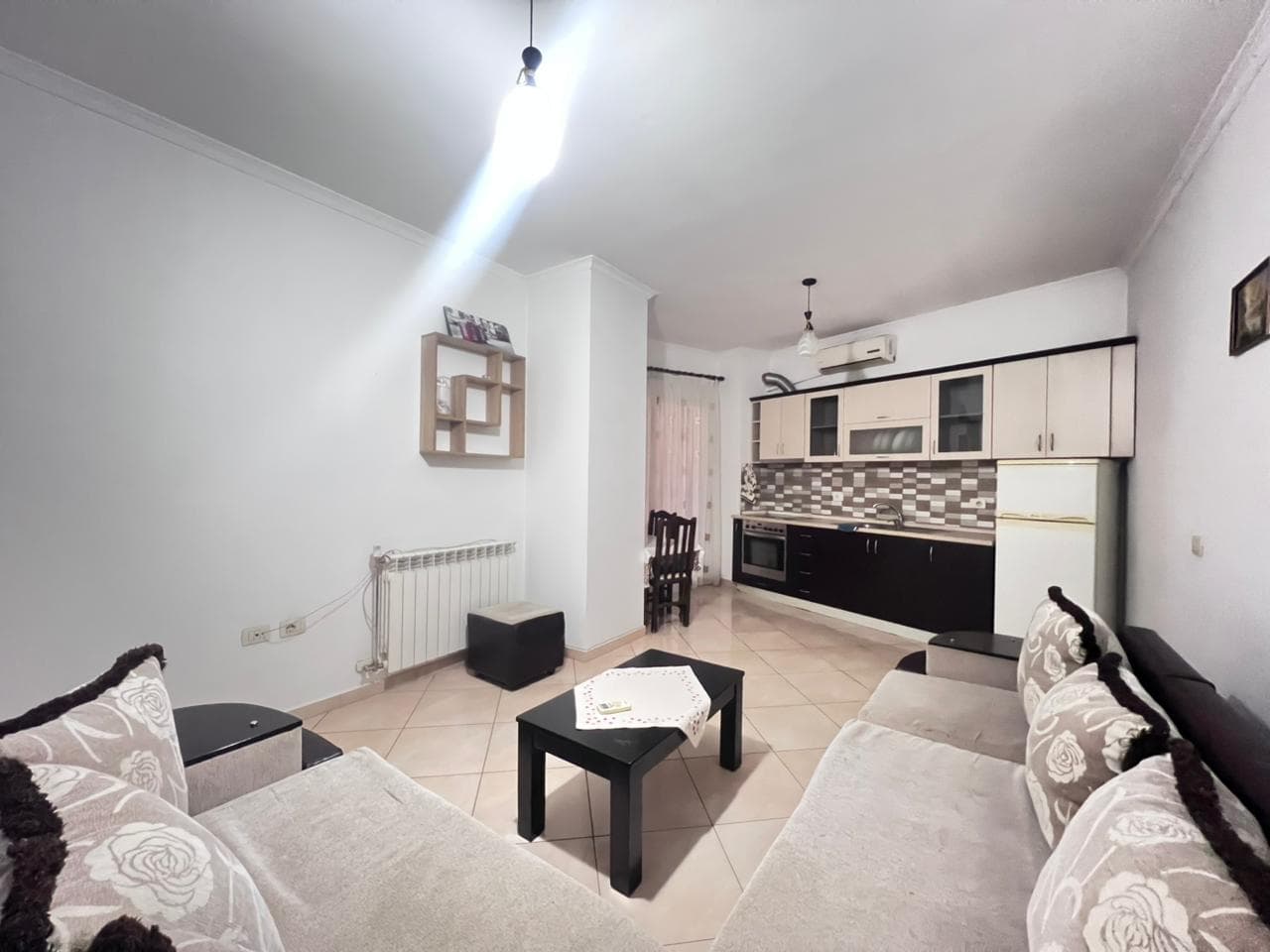 📌Jepet me Qira Apartament 1+1 – Rruga Xhanfize Keko !