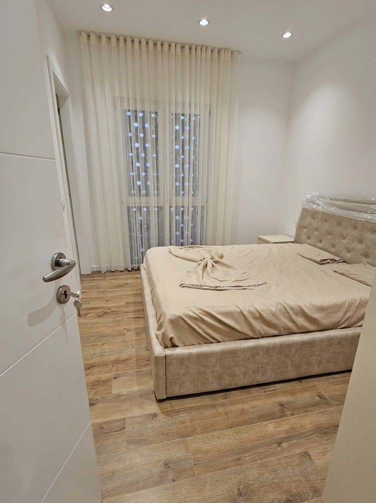 Apartament 2+1+2 + Verandë me qira – Brenda Emerald Center ! 3