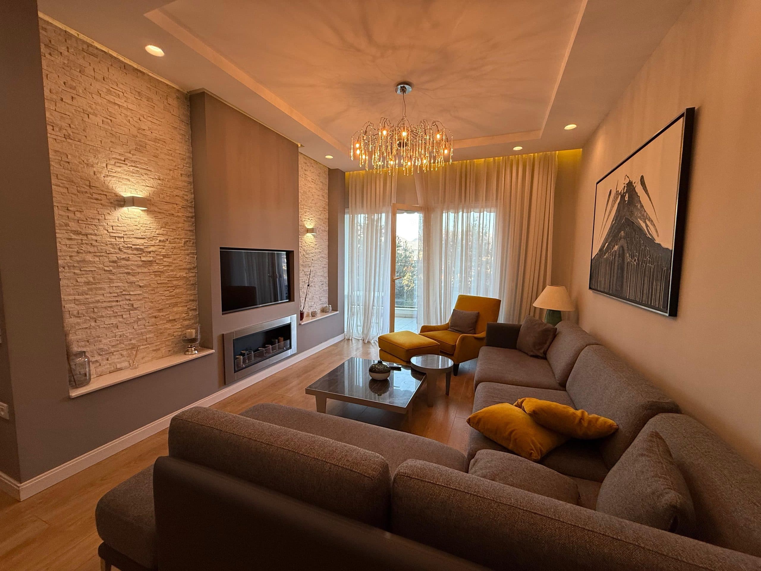 Jepet me Qira Apartament 2+1+2 tek Xhamia e Selites, Kopshti Botanik! 2