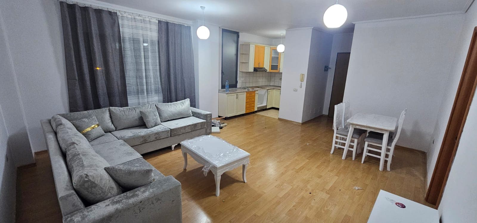 Apartament 2+1+2 me qira – Yzberisht, përballë Grand Gallery !