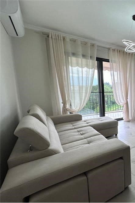 Jepet me Qira Apartament 2+1 – Tek Kopshti Botanik ! 2