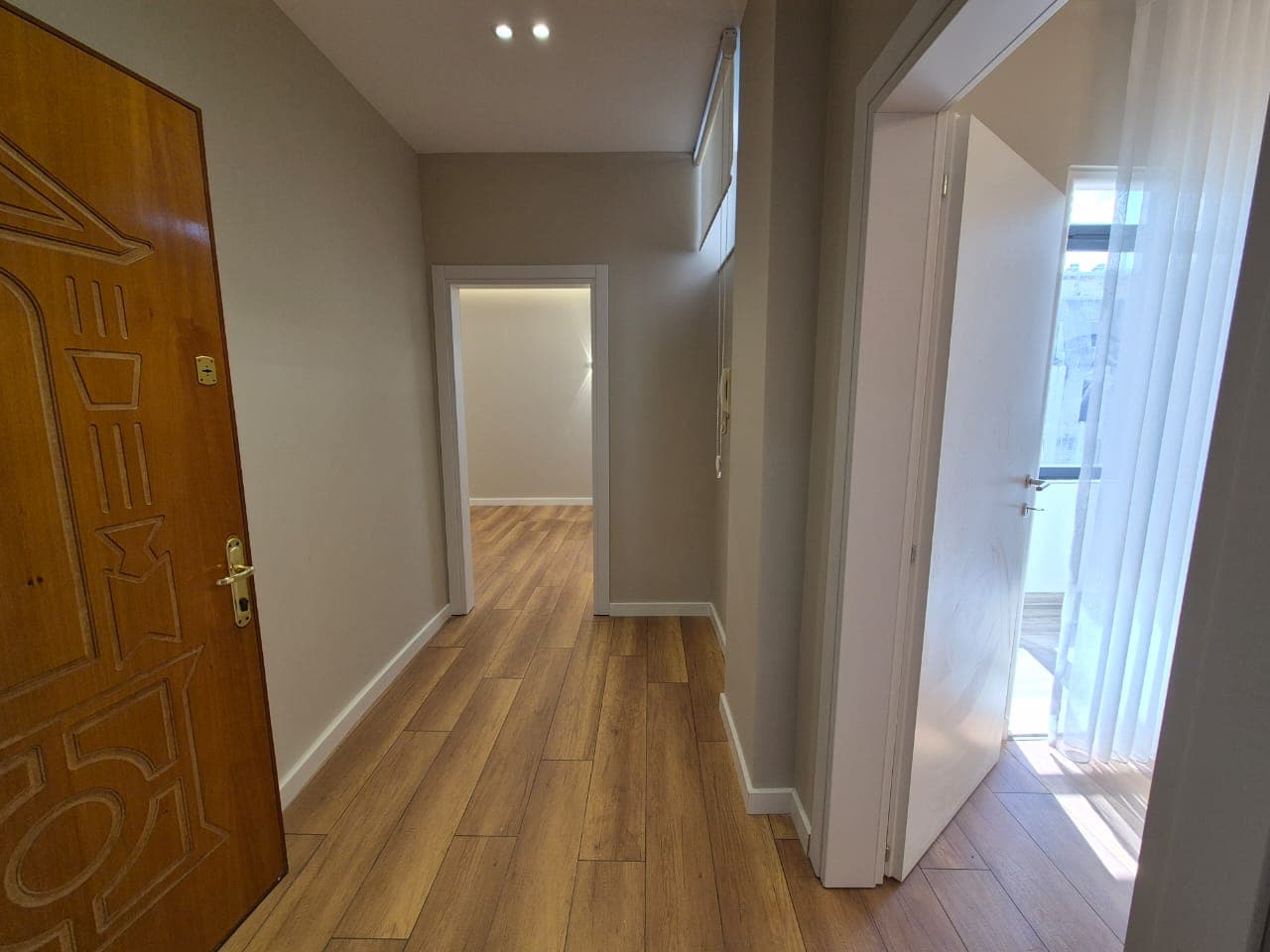 Shitet apartament 1+1 tek 21 Dhjetori! 2