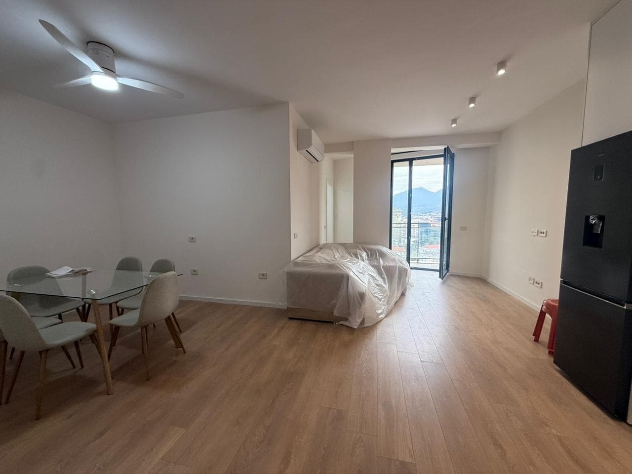 Jepet me Qira Apartament 1+1 tek Golden Tower, Rr. Mine Peza!