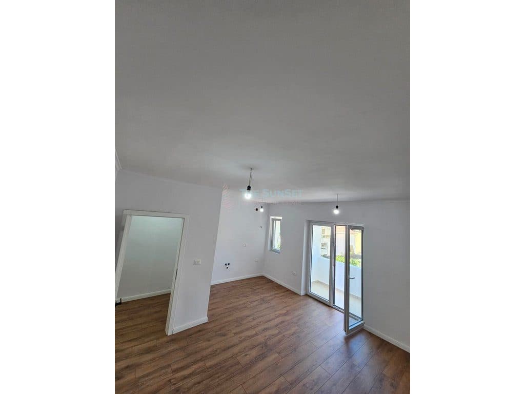 Apartament 1+1 për shitje pranë Shkollës së Kuqe 3