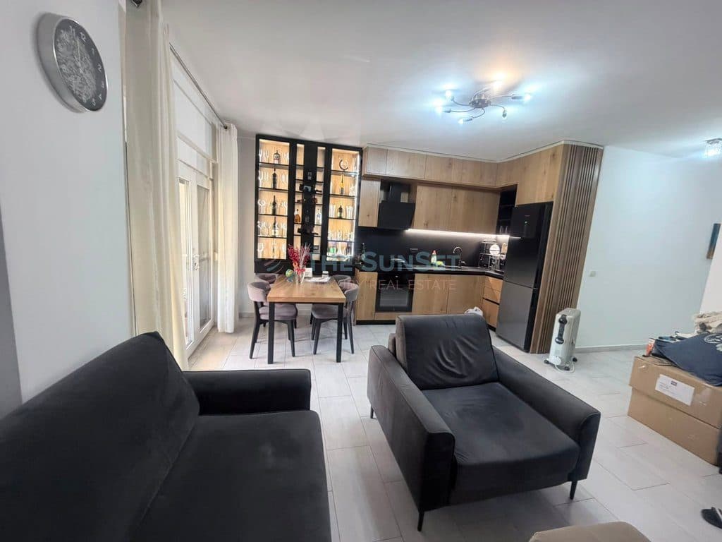 Apartament 2+1+2 për qira në Rrugën e Bogdanëve