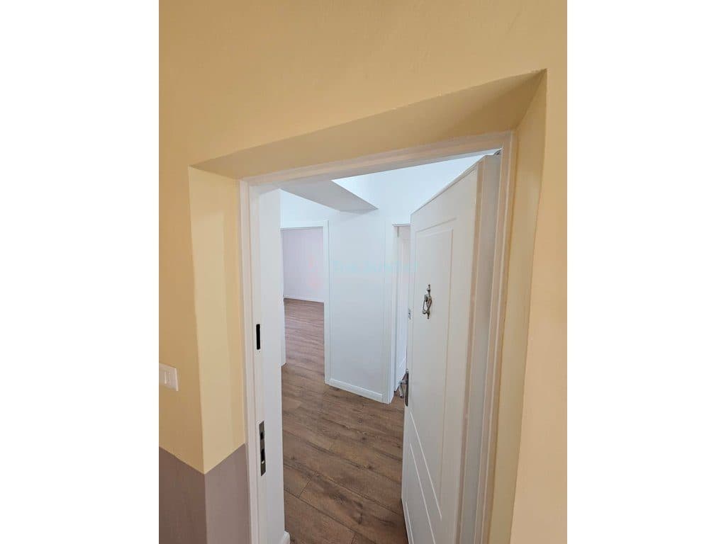 Apartament 1+1 për shitje pranë Shkollës së Kuqe 4