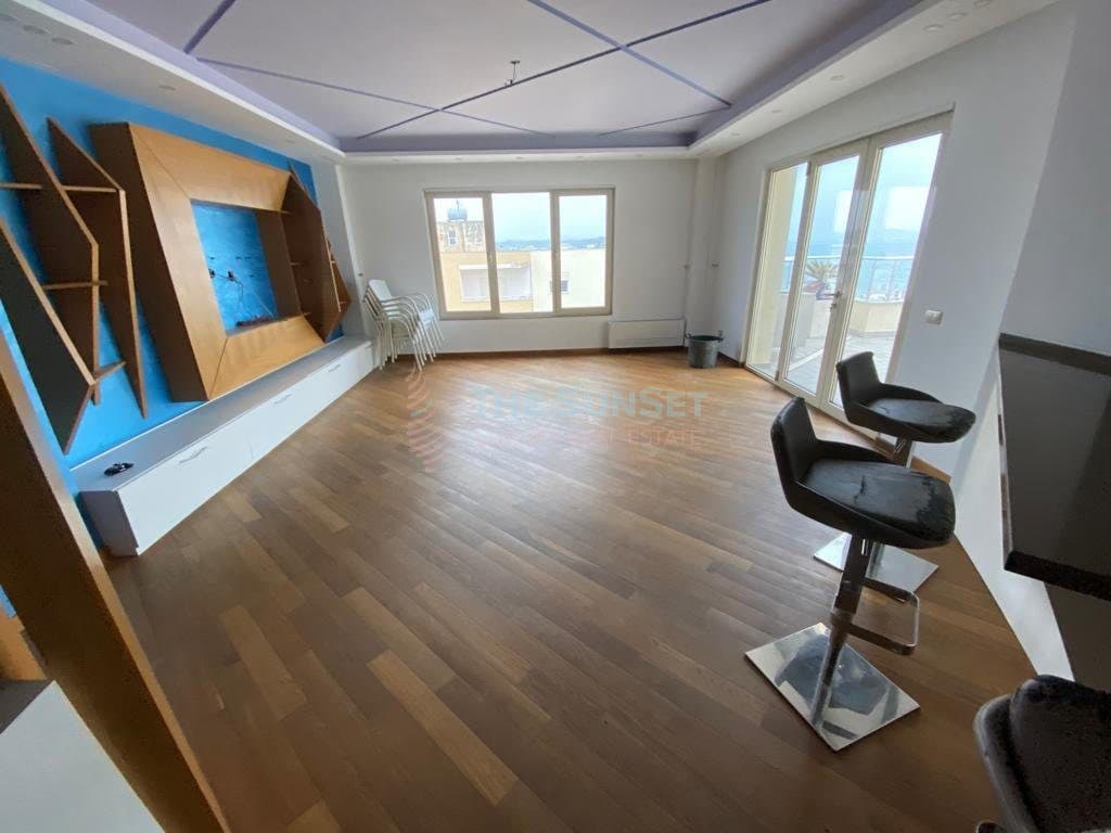 Penthouse për shitje 4