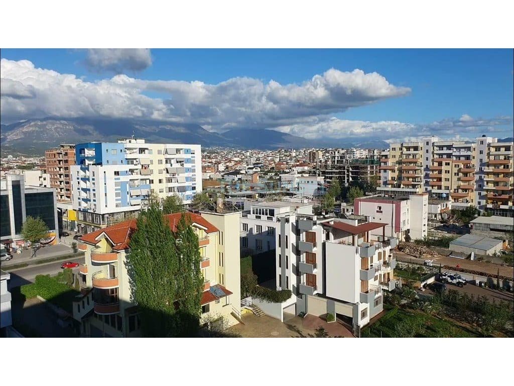 Apartament 2+1 për shitje te Kthesa e Kamzës 1