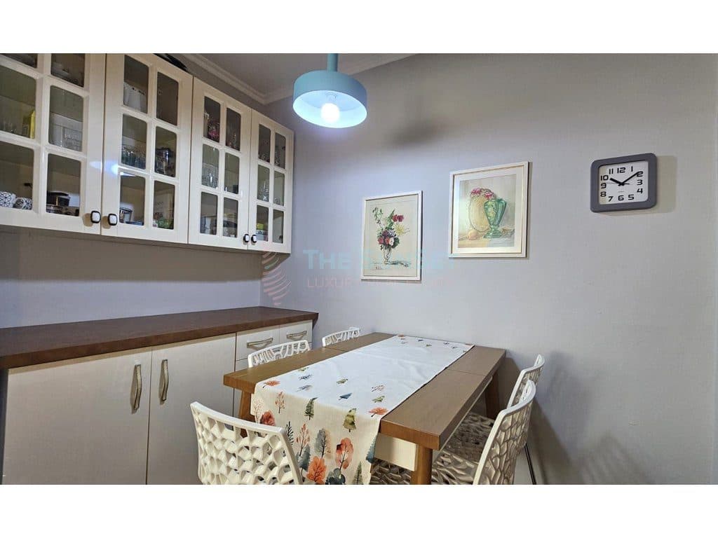 Apartament 1+1 për shitje në Rrugën Ali Demi 3