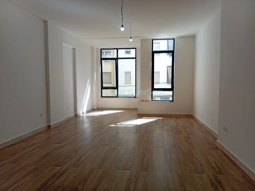 Studio për qira ditore pranë Downtown