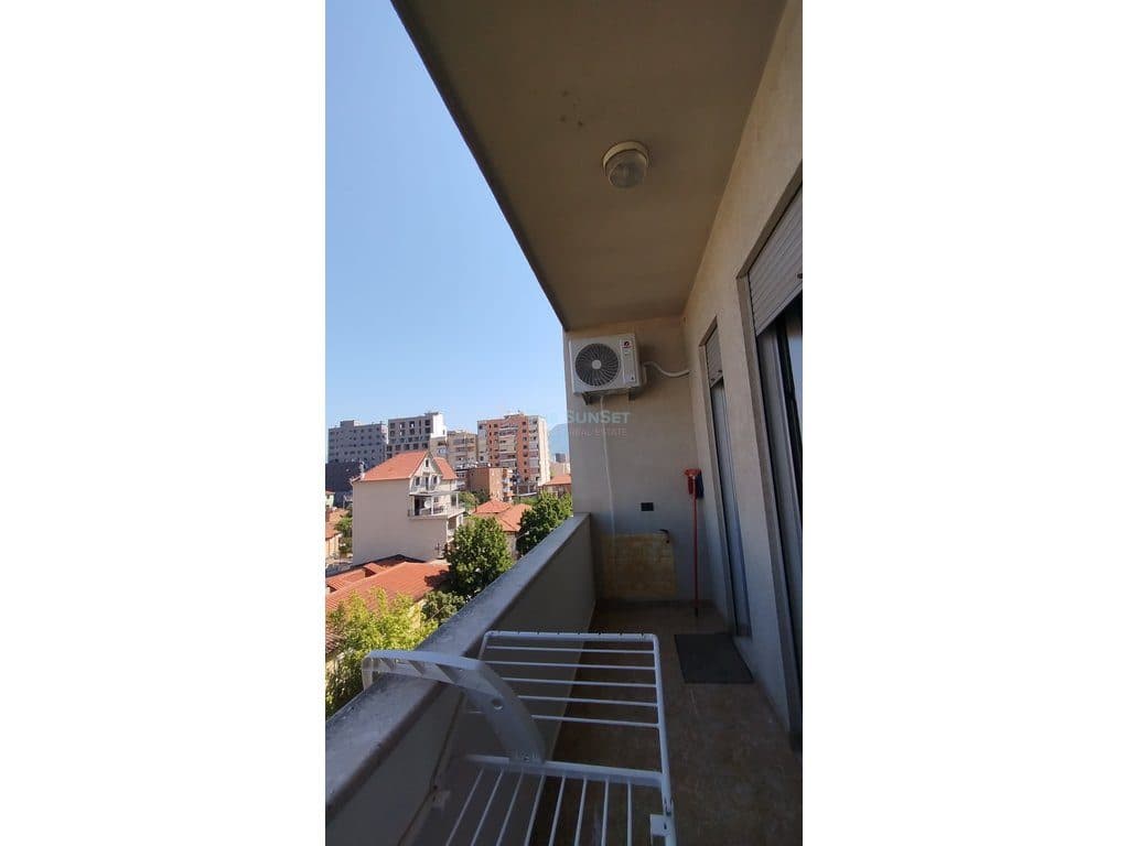 Apartament 1+1 për qira ditore te Pazari i Ri- Parkim i perfshire