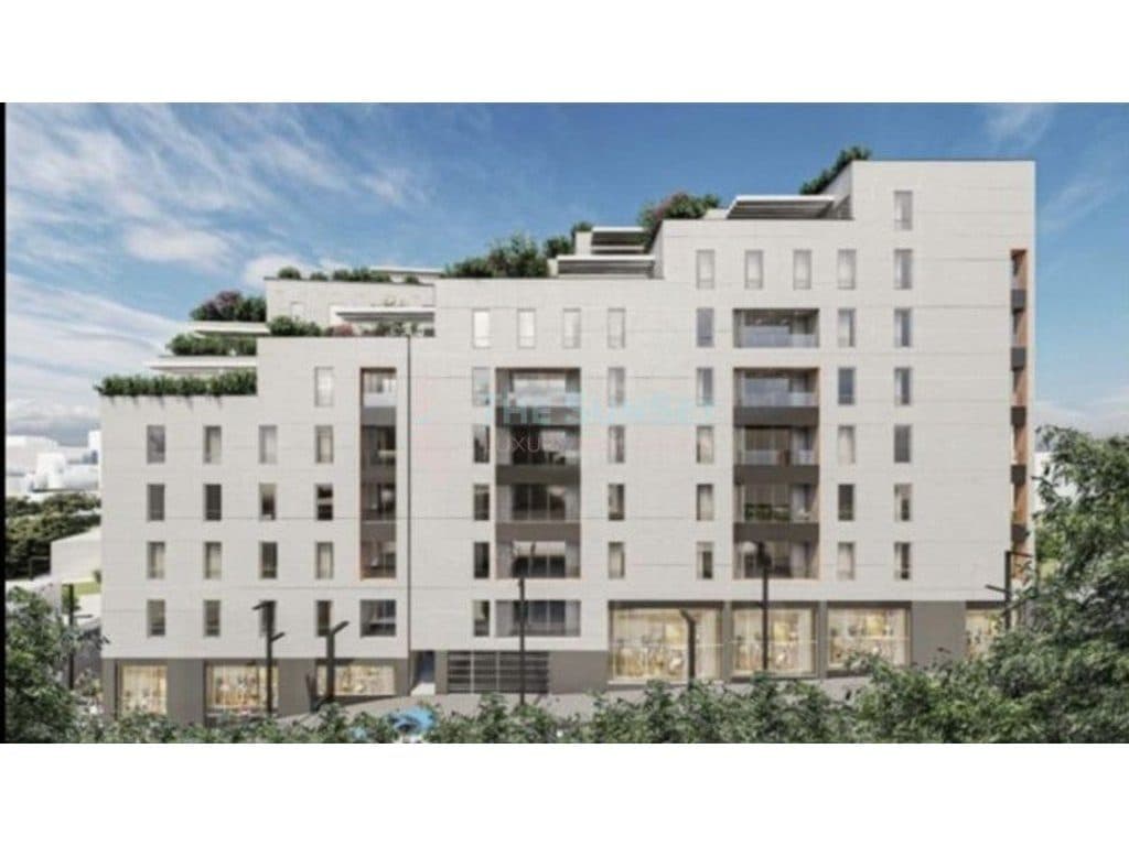Apartament 2+1+2 për shitje te Fusha e Sportit "Ali Demi"