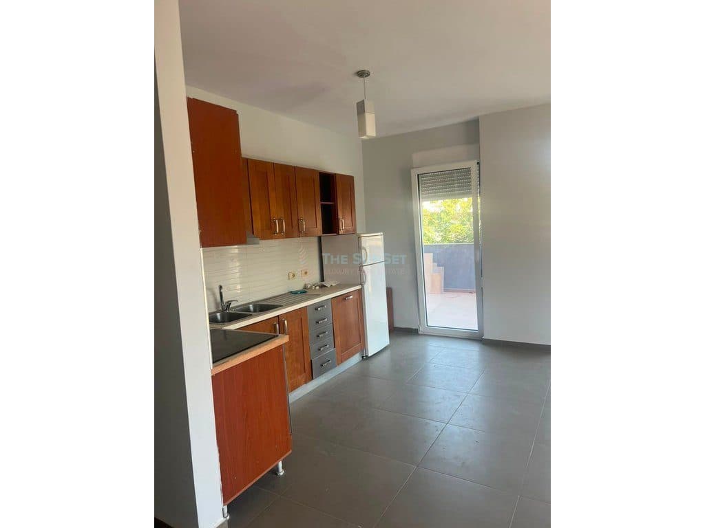Apartament 2+1 për shitje në Yzberisht