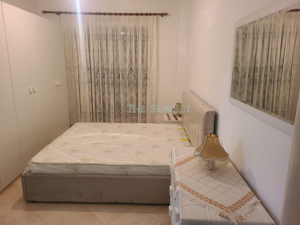 Apartament 2+1+2 për shitje pranë Spitalit Amerikan 3 4