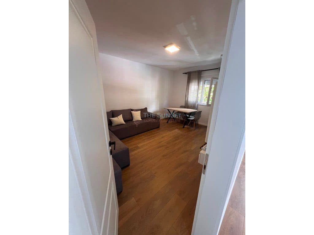 Apartament luksoz 2+1+2 për shitje në Bllokun Gintash 2