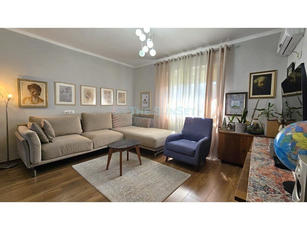 Apartament 1+1 për shitje në Rrugën Ali Demi