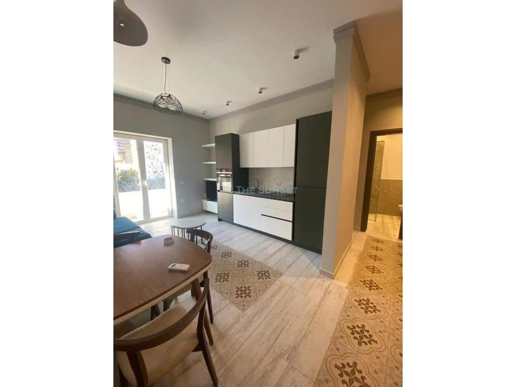 Apartament me Qira pranë Kafe Flora, Tiranë 2