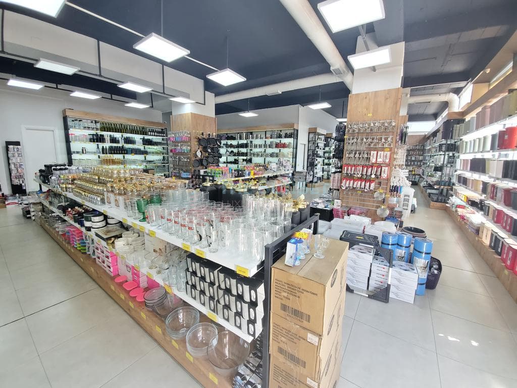 Njësi biznesi për shitje tek Komuna e Parisit!