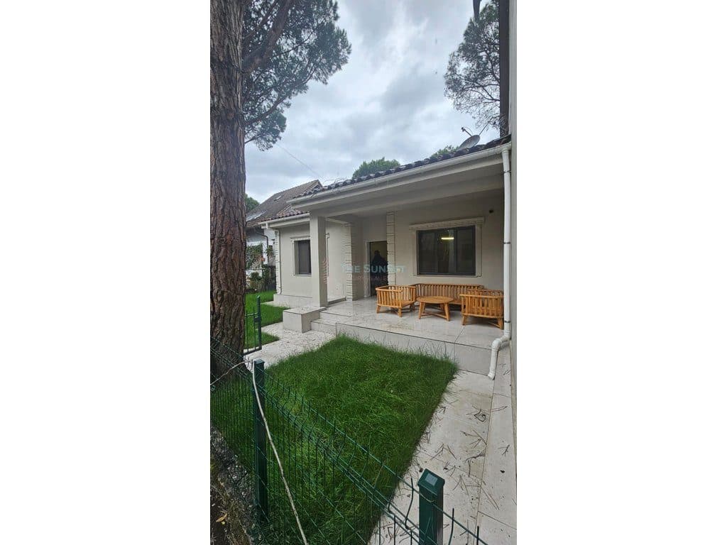 Vilë 3-Katshe Luxury për shitje me Pamje nga Deti në Golem