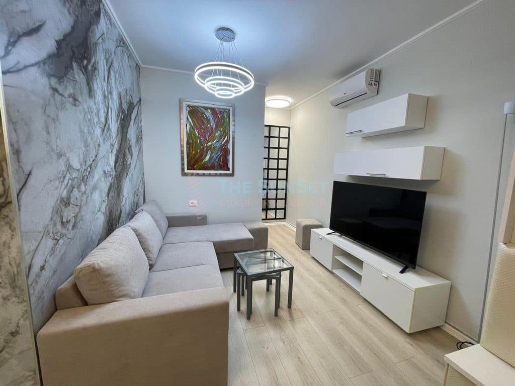 Apartament 2+1 për shitje në Rrugën "Petro Nini Luarasi"