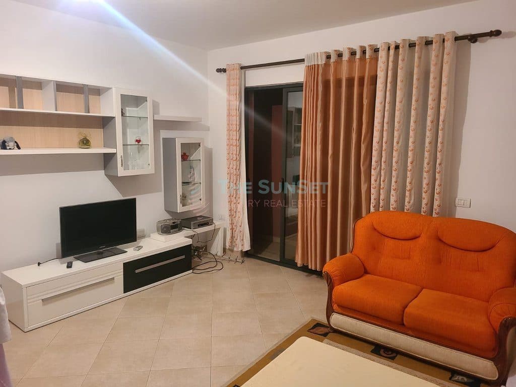 Apartament 2+1+2 për shitje pranë Spitalit Amerikan 3