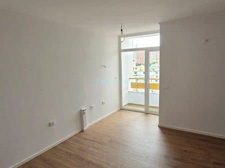 Apartamente 1+1 për shitje përballë Delijorgjit