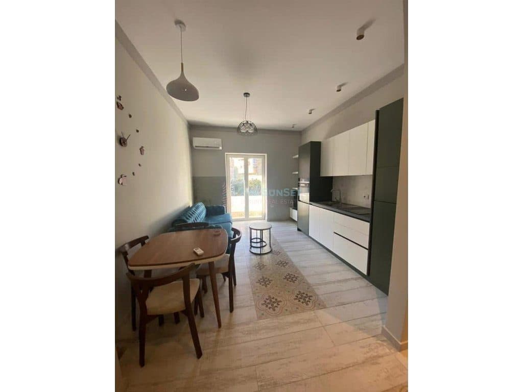 Apartament me Qira pranë Kafe Flora, Tiranë 3