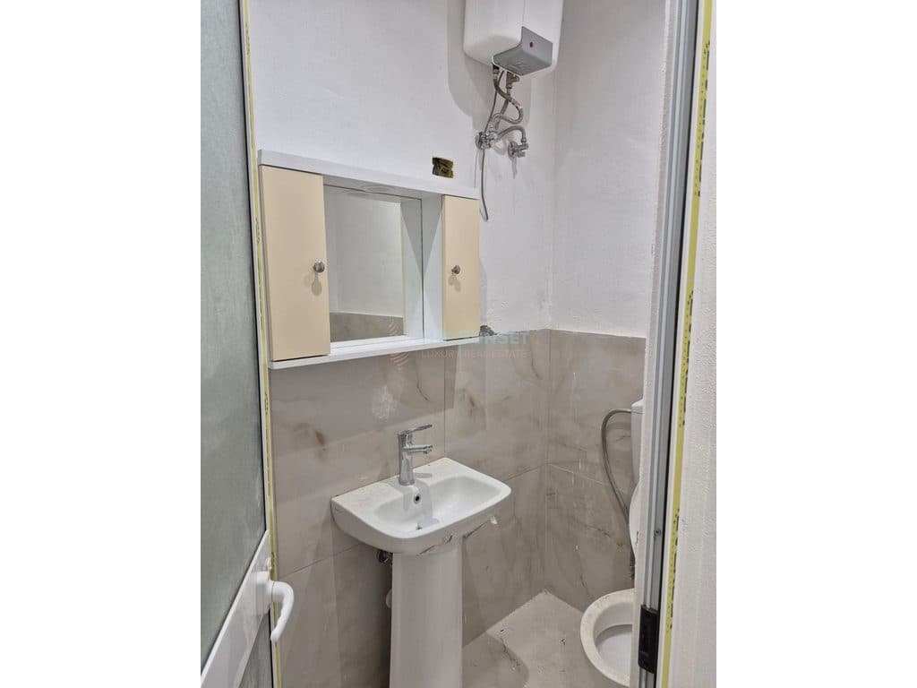 Ambient Duplex me Qira – Ish Stacioni i Trenit, Tiranë 4