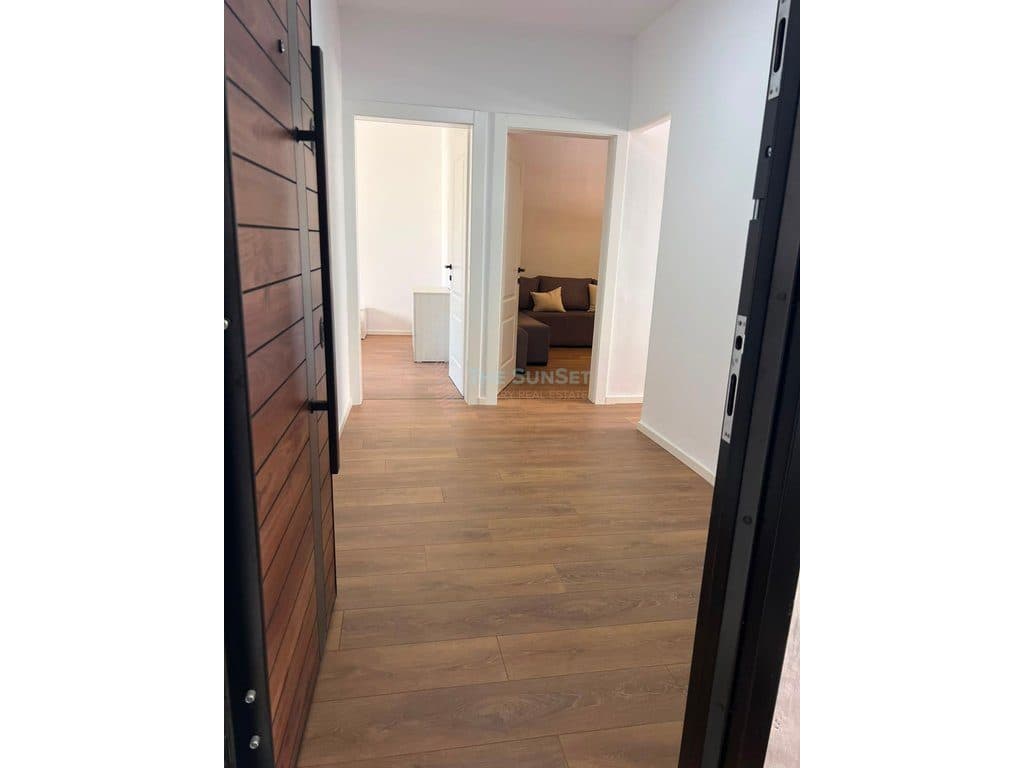 Apartament luksoz 2+1+2 për shitje në Bllokun Gintash 3