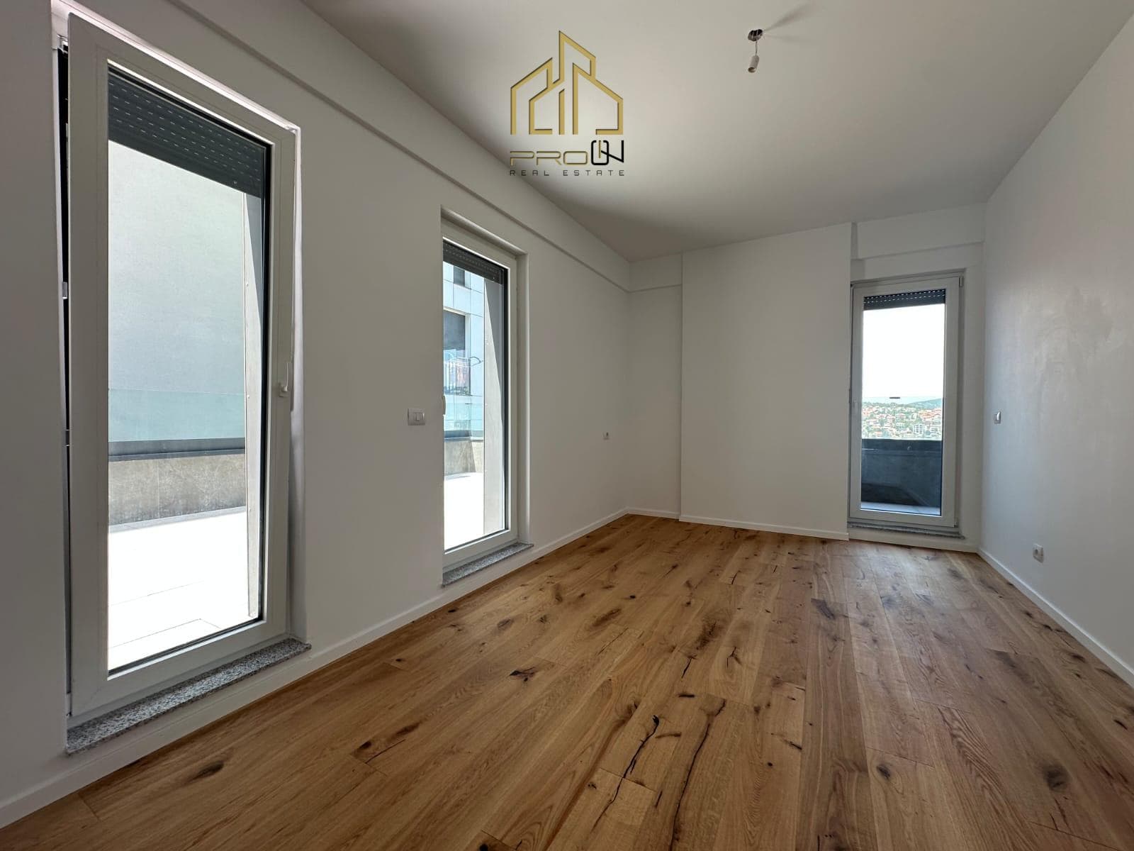 🏢 Hapësirë banesore me qira për Biznes – Velani, Kompleksi Puhiza 4