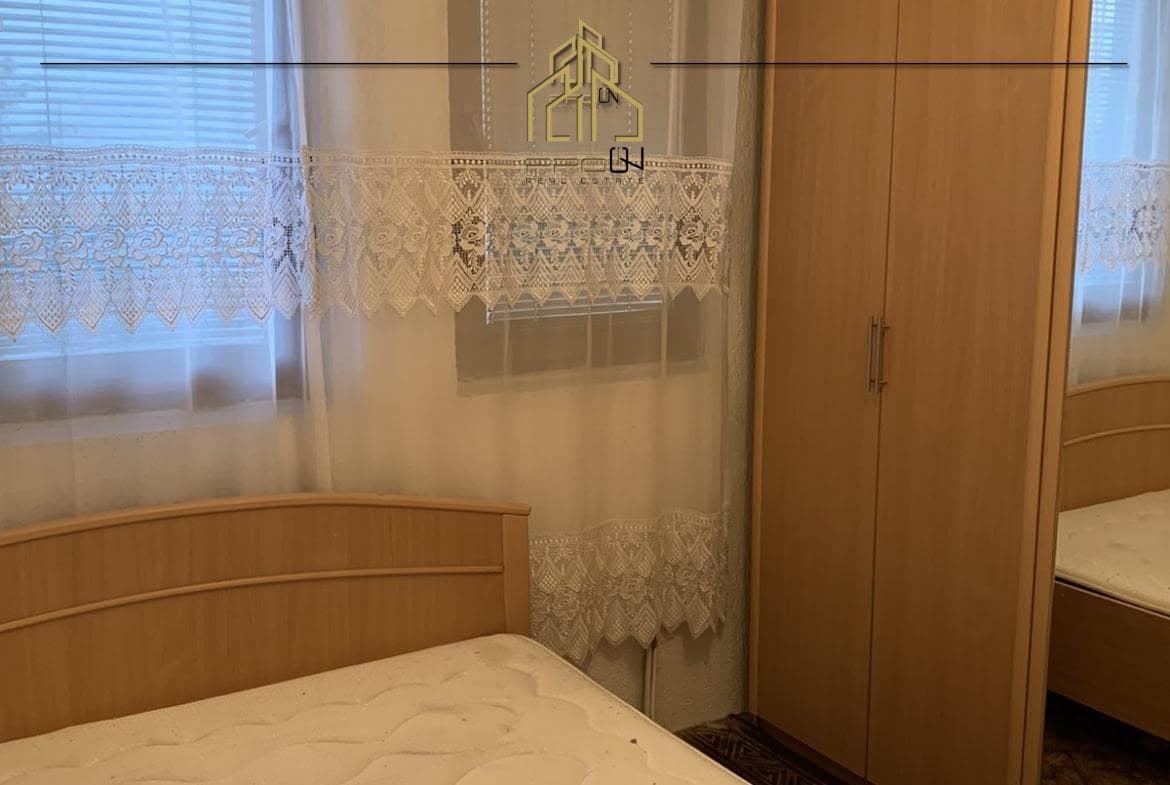 Kat shtëpie me qira – Qendër 3