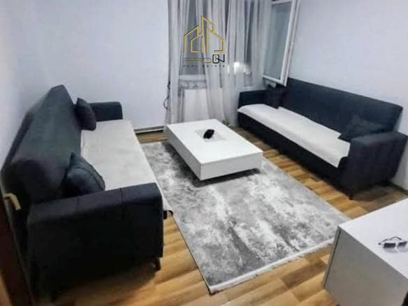 Kat shtëpie me qira – Qendër