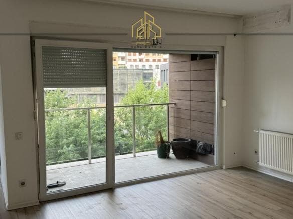 Banesë / Zyre me qira – Pejton