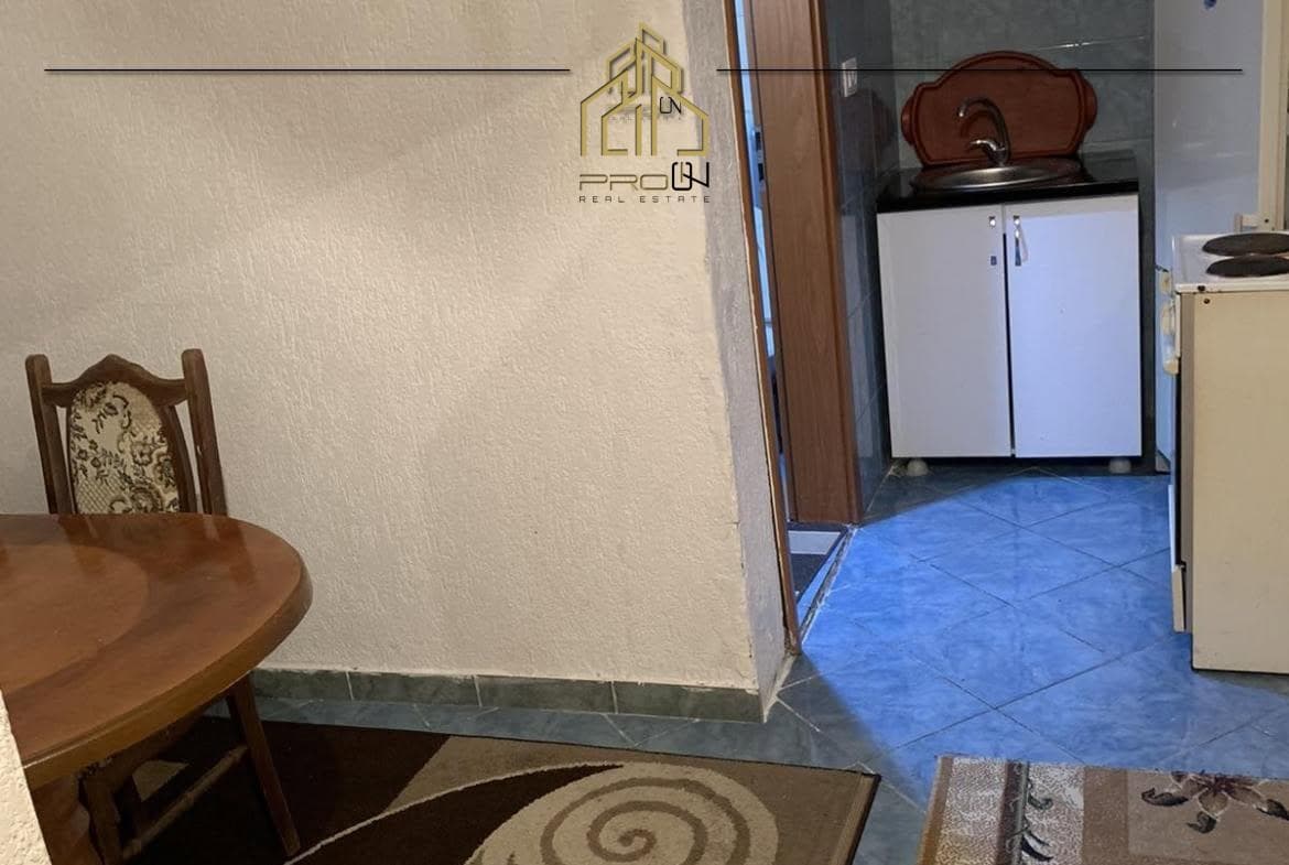 Kat shtëpie me qira – Qendër 2