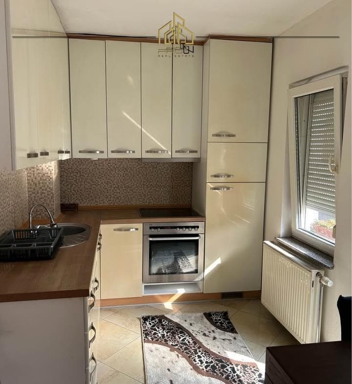 Kat shtëpie me qira – Qendër 4